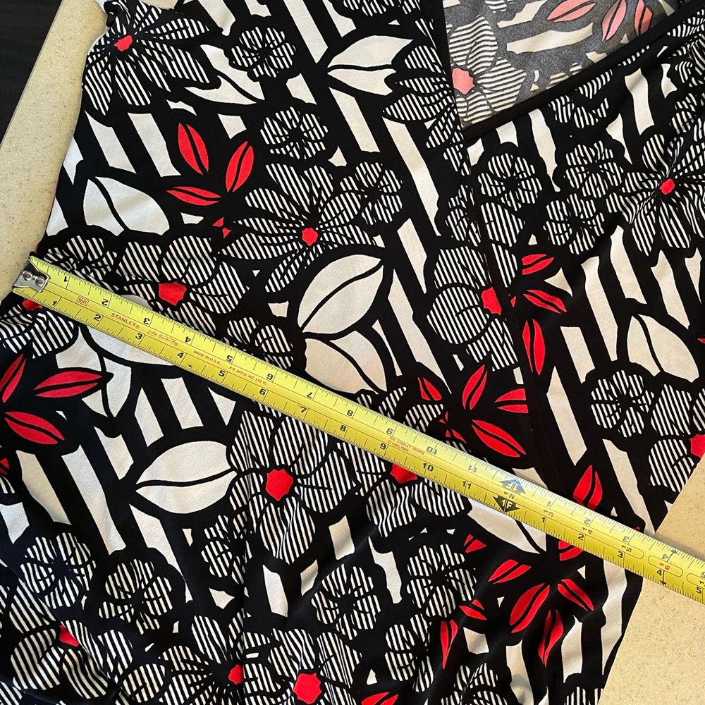 Anne Klein Faux Wrap Dress Sz Lg Floral Graphic Print Blk Wht Red Hi Low Hem - Picture 4 of 6
